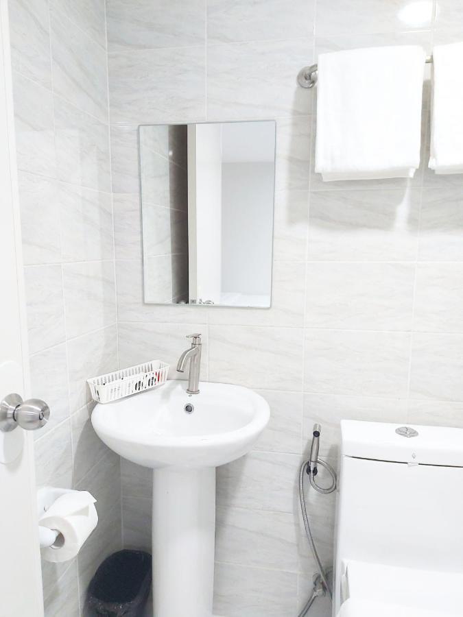 Airobedz Mckinley - Near Sm Aura Hotel Manila Bagian luar foto