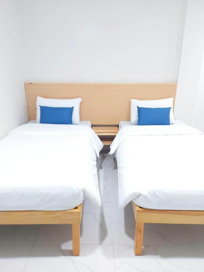 Airobedz Mckinley - Near Sm Aura Hotel Manila Bagian luar foto